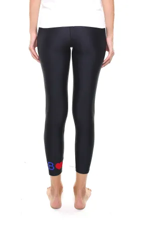 Leggings personalizzato con due cuori ed una lettera applicata sulla caviglia